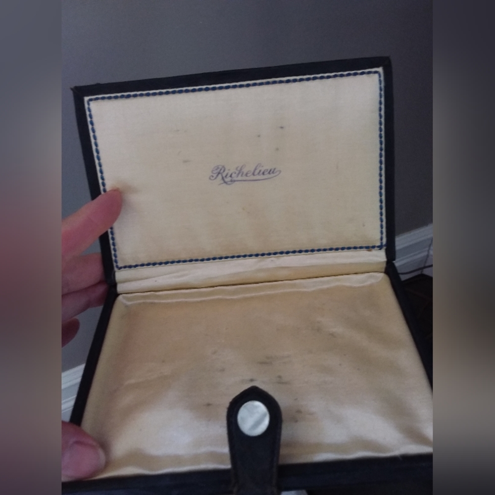 Vintage Richilieu jewelry presentation case